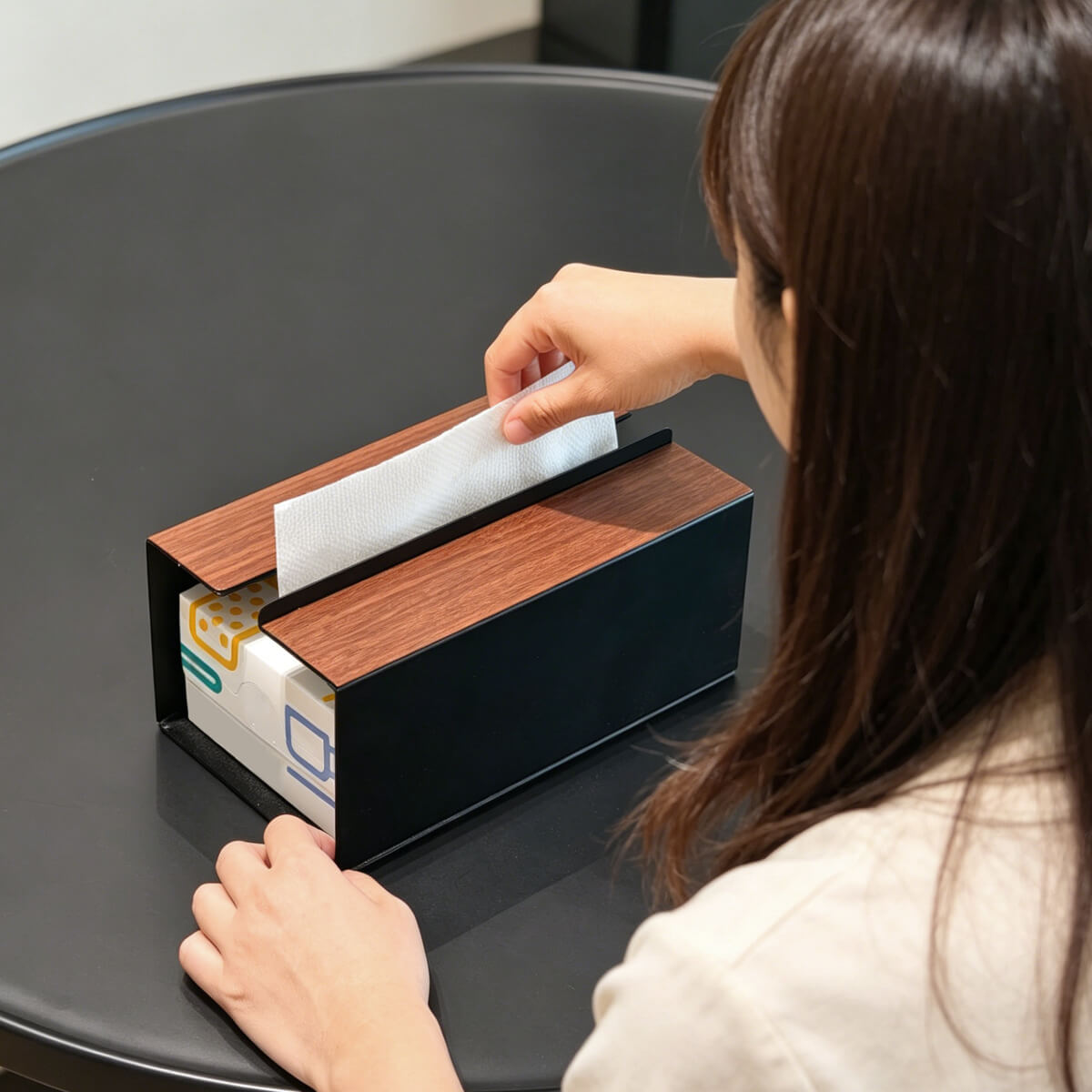 HR009 マグネット式ティッシュケース 中央取り出し口  片手でスムーズ取出し 大容量